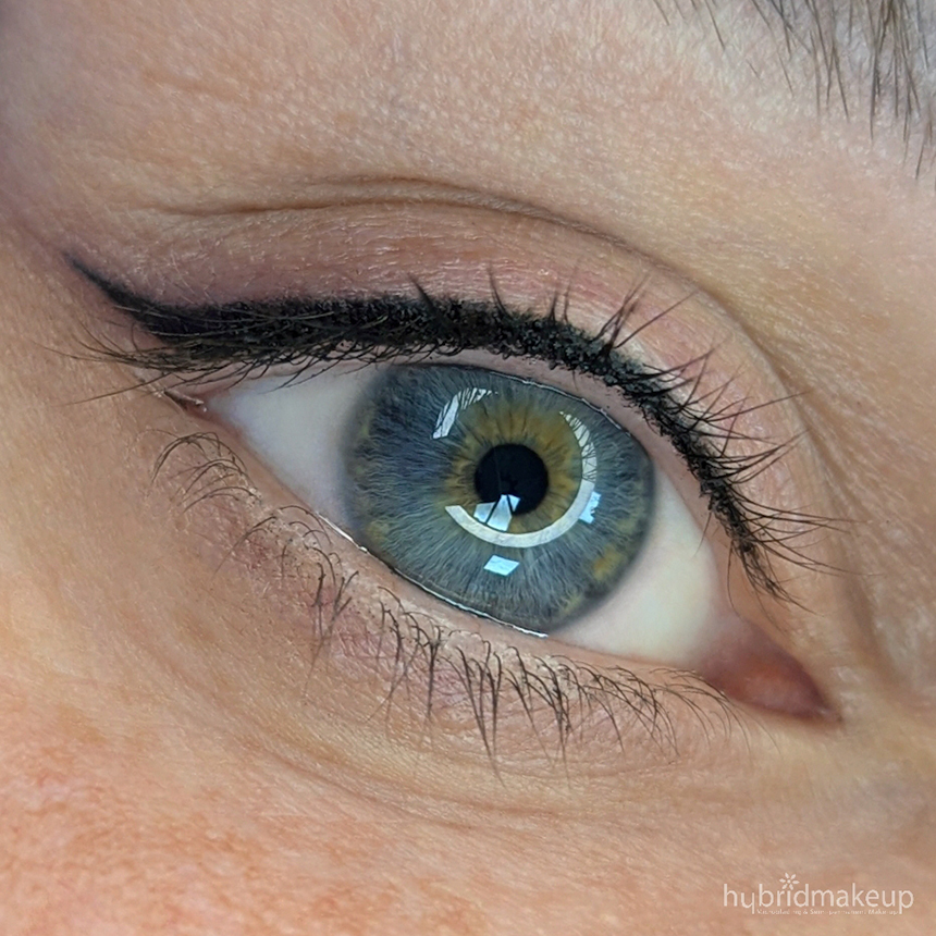 Winged Eyeliner
